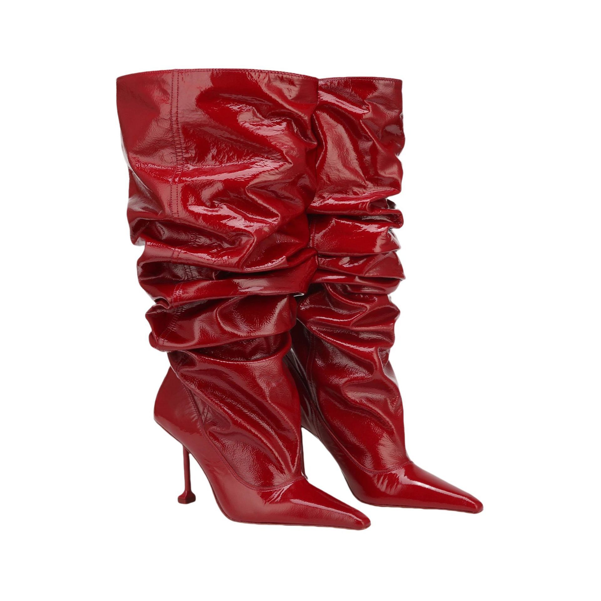 Street Fashion Europe - Botas hasta la rodilla holgadas de