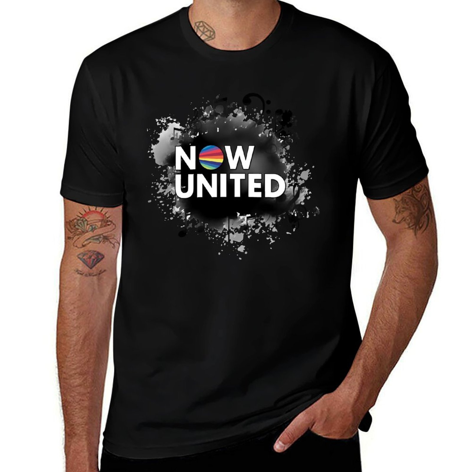 Street Fashion Now - NOW UNITED - Camiseta con Notas