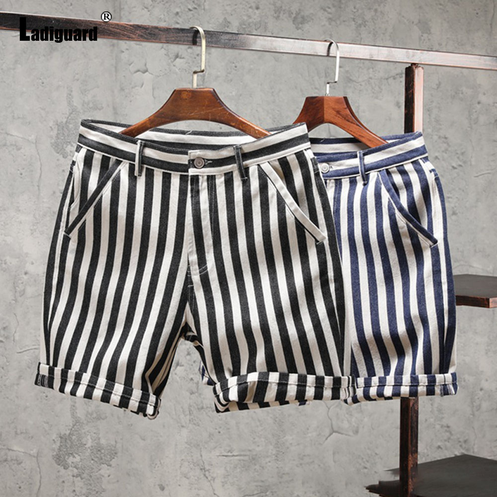 Pantalones Cortos Básicos de V - Street Fashion Europe reseña y precio
