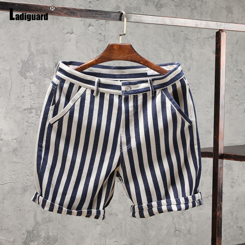 Pantalones Cortos Básicos de V - Street Fashion Europe reseña y precio