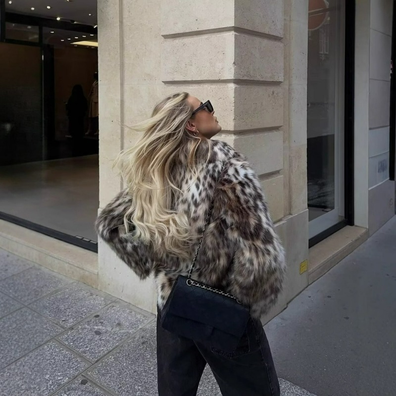 Chaqueta de Piel Sintética con - Street Fashion Europe reseña y precio